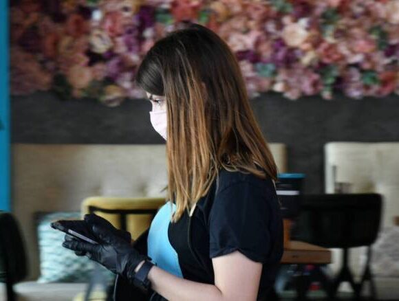 Αναστολές συμβάσεων: Τι ισχύει για τις περιοχές με «βαθύ κόκκινο»