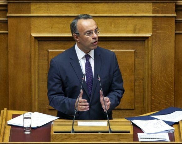 Βουλή: Ενημέρωση για τις εξελίξεις στην Τράπεζα Πειραιώς από Σταϊκούρα, Στουρνάρα και ΤΧΣ