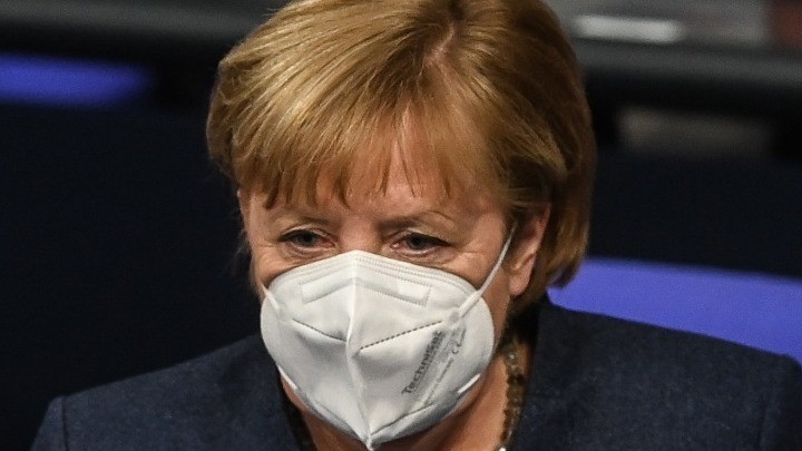 Γερμανία: Η διαχείριση της κρίσης «ρίχνει» το κόμμα της Μέρκελ