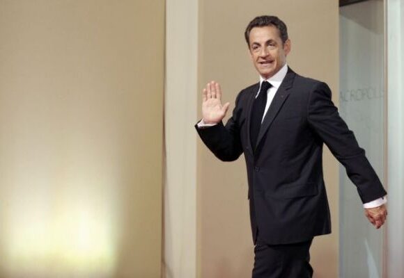 Νικόλα Σαρκοζί : Απ’ τα ψηλά στα χαμηλά…