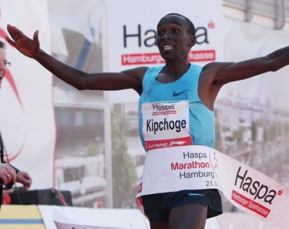 Πλησιάζουν οι «επιστροφές» των Κιπτσόγκε Ντιμπάμπα στο Αμβούργο