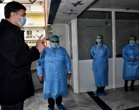 Προς επιστράτευση οι ιδιώτες γιατροί – Έληξε το τελεσίγραφο Κικίλια