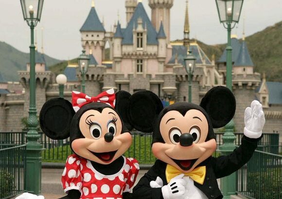 Disneyland: Ετοιμάζεται να ανοίξει ξανά με λιγότερους επισκέπτες μετά από έναν χρόνο