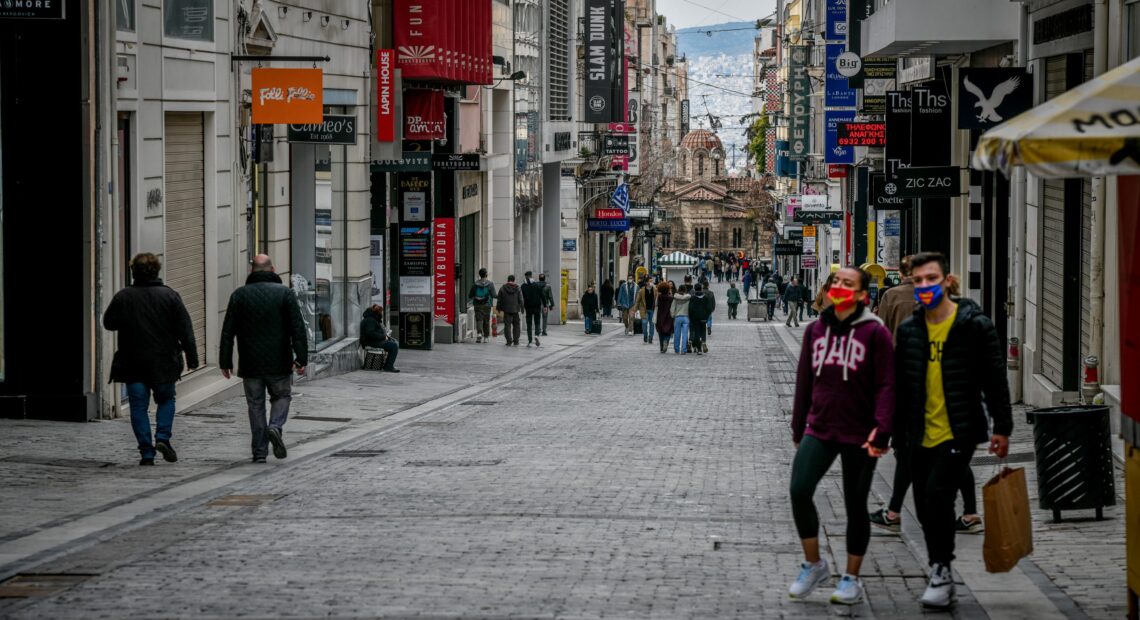 Lockdown: Τι αλλάζει σε μετακινήσεις, ωράρια και Sms – Ολόκληρο το ΦΕΚ (vid)