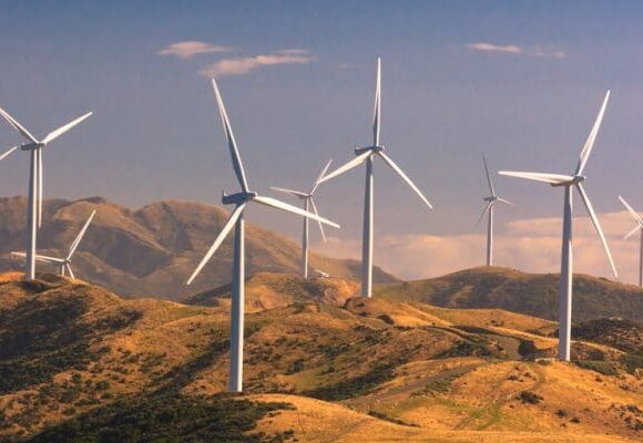 National Energy: Δυναμικό «μπάσιμο» στις ΑΠΕ με «έτοιμα» έργα
