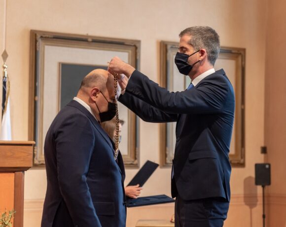 Athens Honors Russian Pm And Prince Of Wales With Gold Medal Of Honor
