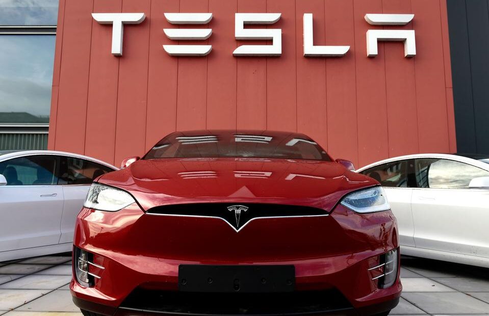 Αποκάλυψη: «Μαϊμού» συνεργάτες της Tesla στην Ελλάδα