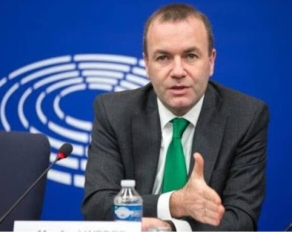 Βέμπερ: Ανησυχία για την ινδική μετάλλαξη – Επείγει συντονισμός της ΕΕ