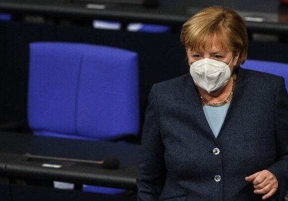 Γερμανία: Η Μέρκελ αλλάζει τον νόμο για να επιβάλλει και πανεθνικό Lockdown