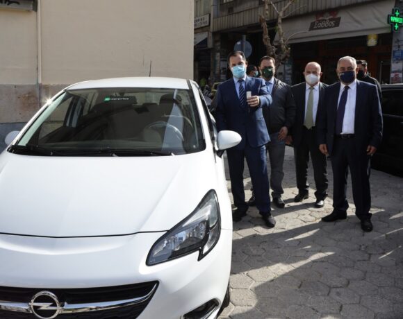 ΕΕΑ: Παρέδωσε δύο μισθωμένα οχήματα στη Γενική Γραμματεία Εμπορίου για την πάταξη του παραεμπορίου
