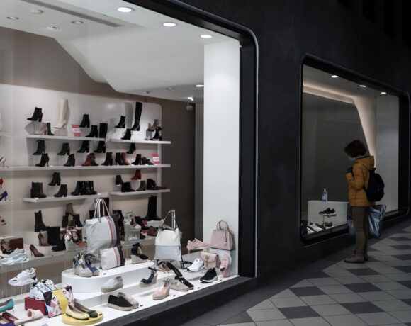 Επιστρεπτέα Προκαταβολή 7: Ποιοι είναι οι δικαιούχοι – Πότε θα γίνουν οι πληρωμές (vid)