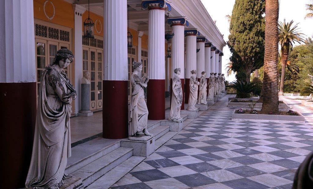 Η Telegraph προτείνει 15 ελληνικά νησιά για κάθε περίσταση: Για ζευγάρια, για φαγητό, απόκοσμα τοπία, παραλίες, θέα