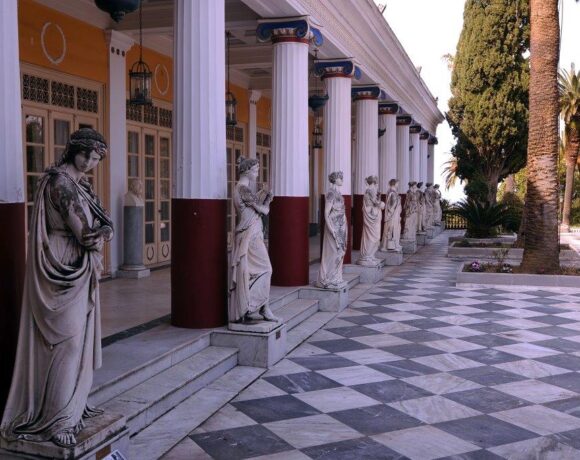 Η Telegraph προτείνει 15 ελληνικά νησιά για κάθε περίσταση: Για ζευγάρια, για φαγητό, απόκοσμα τοπία, παραλίες, θέα