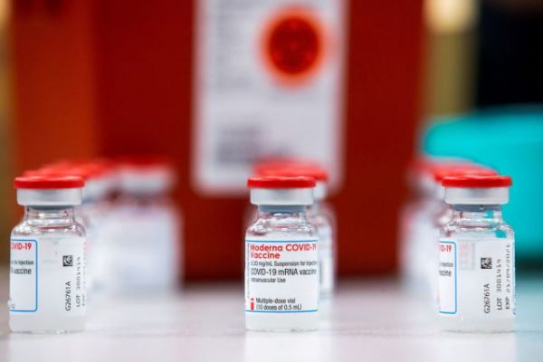 Κοροναϊός : Οι «θρομβώσεις» απειλούν το κανονικό καλοκαίρι της ΕΕ – «Στροφή» με τις εταιρείες εμβολίων