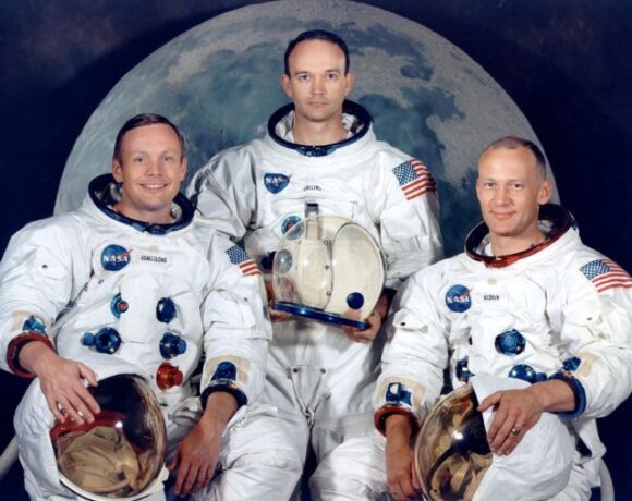 Μάικλ Κόλινς: Πέθανε ο αστροναύτης – Ήταν μέλος του Apollo 11