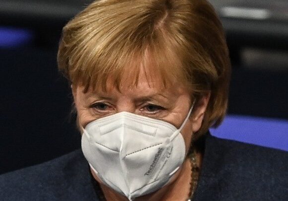 Μέρκελ: Κατάργηση της σειράς προτεραιότητας στον εμβολιασμό εντός Ιουνίου