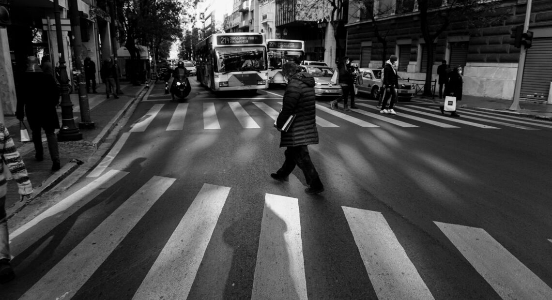 Μετακίνηση από δήμο σε δήμο: Πώς πάμε για ψώνια, τα Sms και ποια καταστήματα ανοίγουν