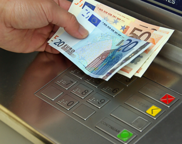 ΟΑΕΔ: Ξεκινά τη Δευτέρα 12 Απριλίου η προπληρωμή επιδομάτων και Δώρου Πάσχα