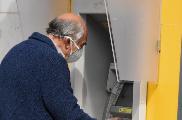 Προκαταβολή σύνταξης: Ποιοι θα πληρωθούν πριν το Πάσχα