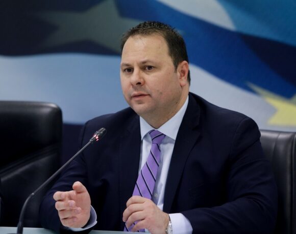 Σταμπουλίδης: Από Δευτέρα το άνοιγμα των πολυκαταστημάτων – Τι ισχύει με όριο πελατών