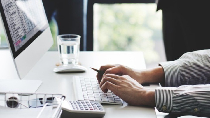 Τηλεργασία: Δικαίωμα στην αποσύνδεση και τήρηση του ωραρίου στο νέο εργασιακό νομοσχέδιο