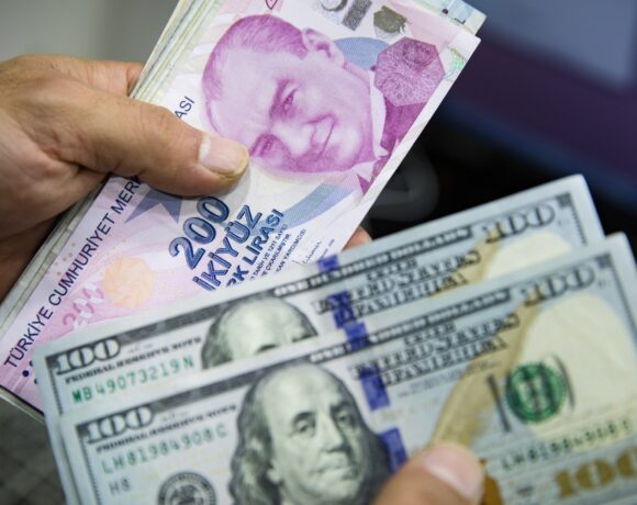 Τουρκική λίρα: Σε χαμηλό μήνα με απώλειες άνω του 2%