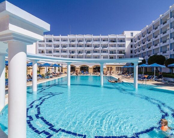 Dutch Tourists Arrive On Rhodes For A Vacation In A ‘bubble’