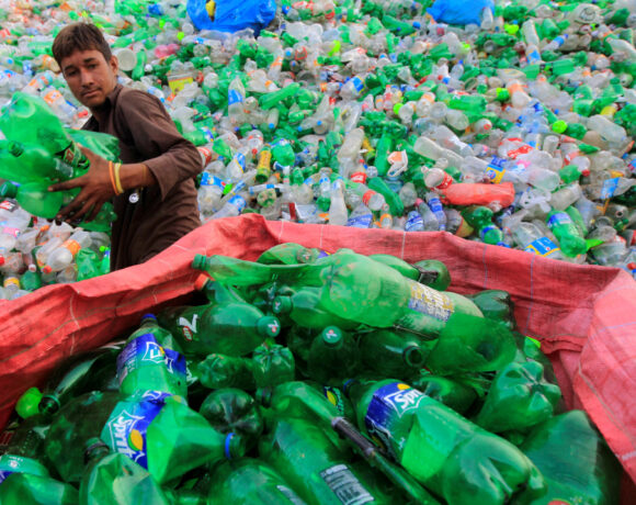 20 εταιρείες δημιουργούν το 55% των πλαστικών αποβλήτων