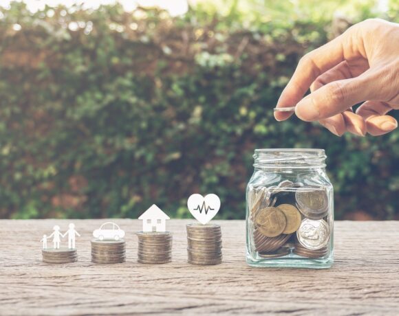 Ήρθε στην Αμερική με μόλις $10 και σήμερα είναι εκατομμυριούχος – Οι τρεις συμβουλές που δίνει