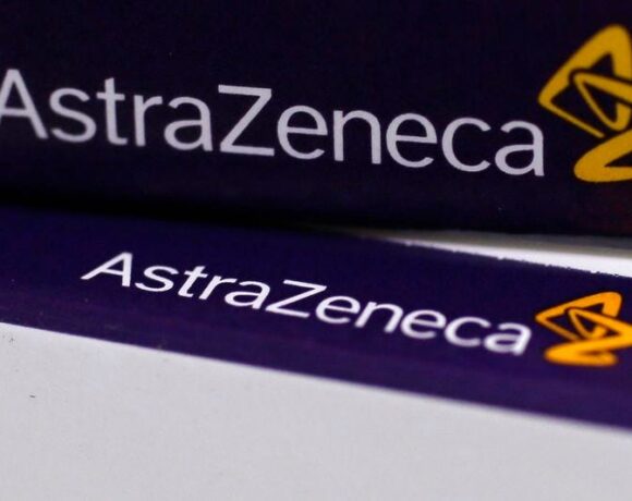 Εμβόλιο AstraZeneca: Τι ισχύει στην Ελλάδα μετά την απόφαση της Κομισιόν για όσους έκαναν την πρώτη δόση