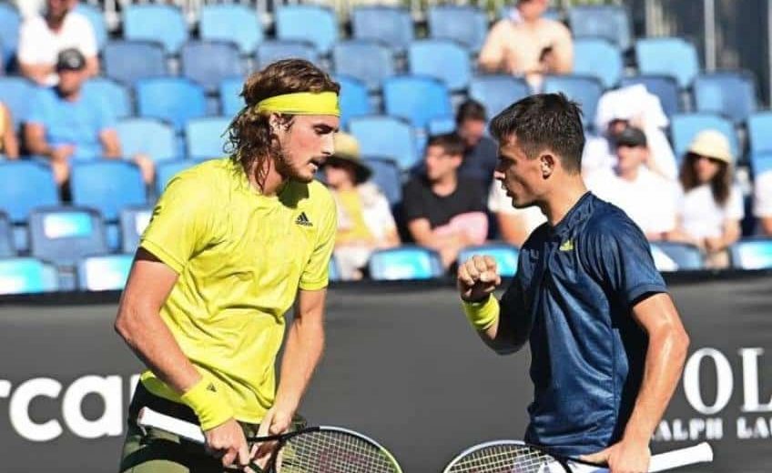 Καθυστέρηση του αγώνα στο διπλό για τα αδέλφια Τσιτσιπά λόγω βροχής