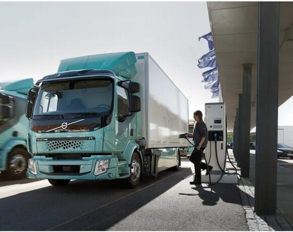 Μελέτη: Ουραγός η Ελλάδα στα σημεία φόρτισης για φορτηγά στην Ευρώπη
