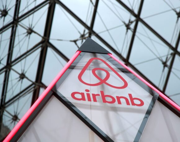 Μετά το Πάσχα η μάχη για τα αδήλωτα ενοίκια της Airbnb