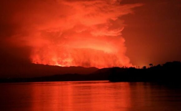 Πανικός από την έκρηξη ηφαιστείου στο Κονγκό – Συγκλονιστικές εικόνες