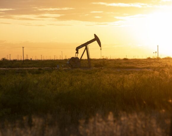 Πετρέλαιo: Μικτά πρόσημα σε Brent και WTI