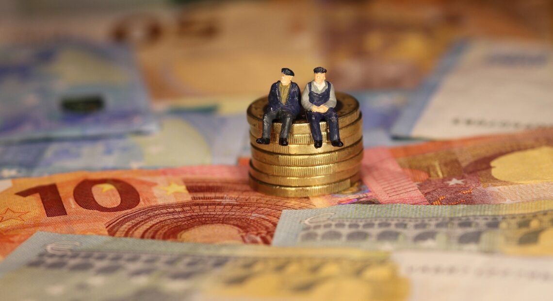 Συντάξεις Ιουνίου: Πότε πληρώνονται κύριες και επικουρικές – Οι ημερομηνίες για όλα τα ταμεία