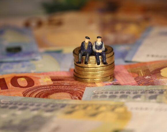 Συντάξεις Ιουνίου: Πότε πληρώνονται κύριες και επικουρικές – Οι ημερομηνίες για όλα τα ταμεία