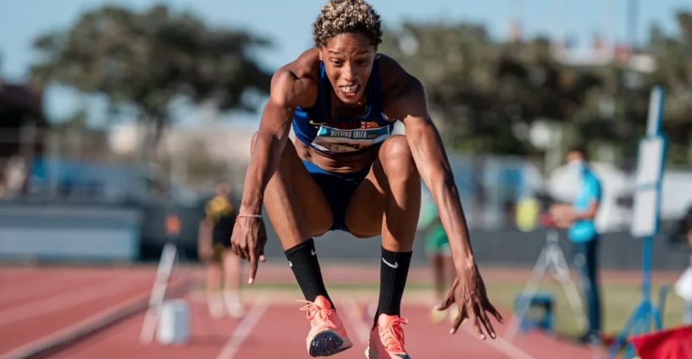 Τρομερή πρεμιέρα για την Ρόχας