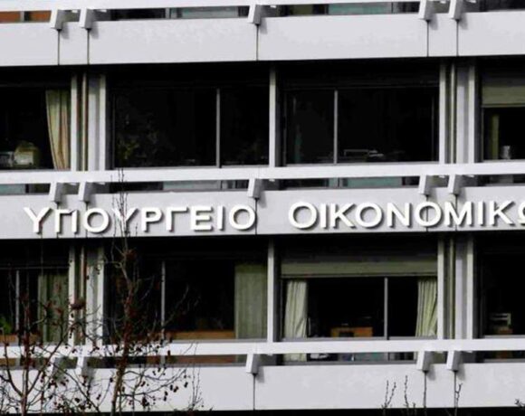 Τροπολογία για το 2022: Μειώνεται η προκαταβολή φόρου – Καταργείται η εισφορά αλληλεγγύης