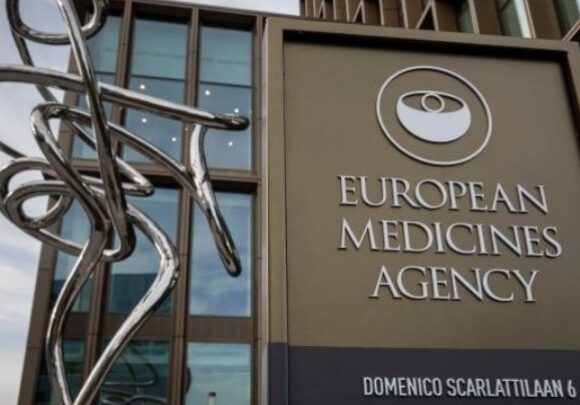 Ema: Να μην λάβουν τη δεύτερη δόση από το εμβόλιο Astra Zeneca όσοι παρουσίασαν θρόμβους μετά την πρώτη