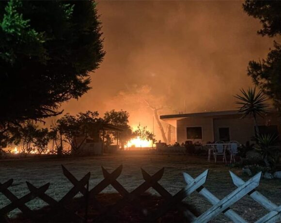 Meteo για φωτιά στην Κορινθία: Στάχτη πάνω από 71