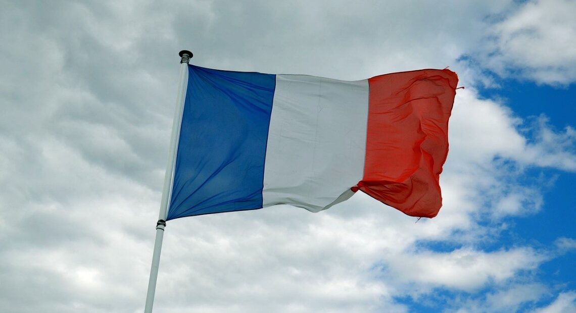 Minister Theoharis Goes To France To Promote Greece’s Tourism Opening