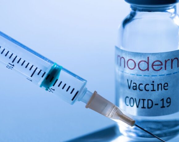 Moderna: Αποτελεσματικό κατά 96% το εμβόλιο στους εφήβους