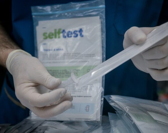 Self Test: Μόνο από τα φαρμακεία η διάθεσή τους – Η θέση του ΕΟΦ