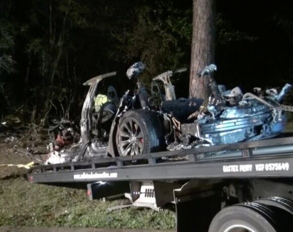 Tesla με Autopilot: Είναι 10 φορές λιγότερο επιρρεπές σε ατυχήματα;