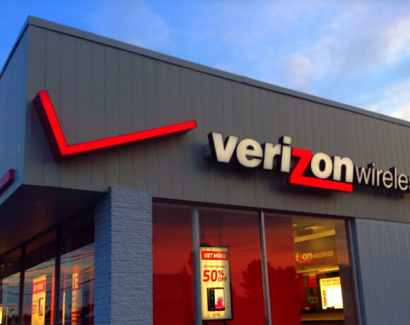 Verizon: Πούλησε Aol και Yahoo στην Apollo Global Management έναντι $5 δισ.