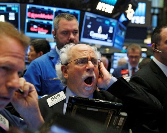 Wall Street: Ανέκαμψε παρά το εκρηκτικό μίγμα παιχνιδιών κερδοσκοπίας και πτώσης του Bitcoin