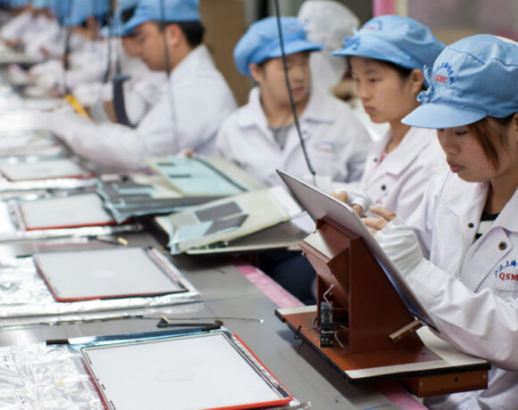 Apple, Amazon: Γερουσιαστής μιλά για τις εργασιακές συνθήκες στην Κίνα