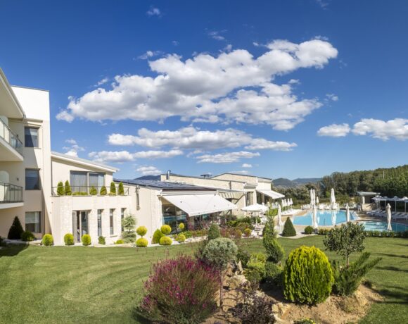 Calma Hotel & Spa Offers Luxury Holidays In Kastoria