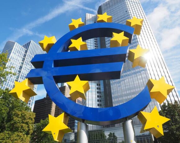 ΕΚΤ: Τον Μάρτιο αναμένεται να ολοκληρωθεί το έκτακτο πρόγραμμα αγορών ομολόγων
